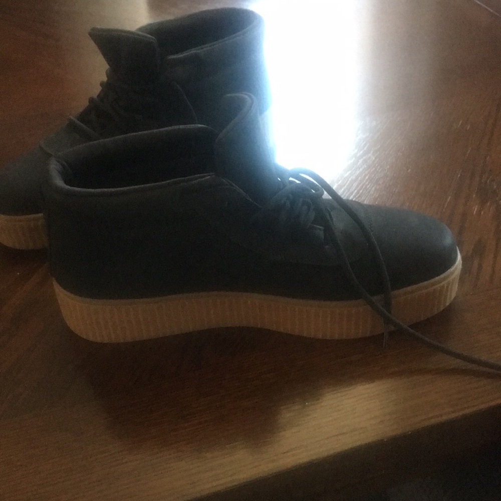 Shoes - Picture 3 of 4